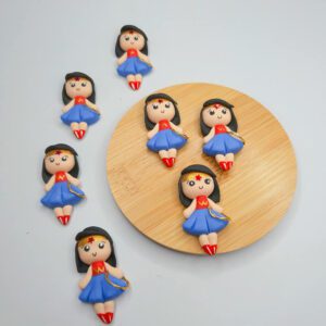 Personagem Mulher Maravilha Biscuit -Unid