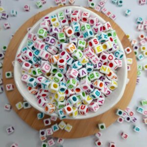 Miçangas Letras Alfabeto Dadinho Colorido 6x6mm- 50 gramas