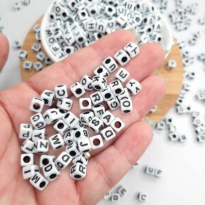 Miçangas Letras Alfabeto Dadinho Branca 6x6mm- 50 gramas