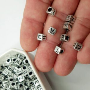 Alternative view of Miçanga Letras Alfabeto Dadinho Prata 6x6mm- 50 gramas