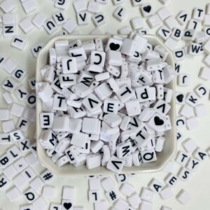 Alternative view of Miçanga Letras 2 furo Alfabeto 8x8x3mm