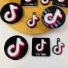 Kit Apliques e Pingente logo Tik Tok em Acrílico- 3unid.